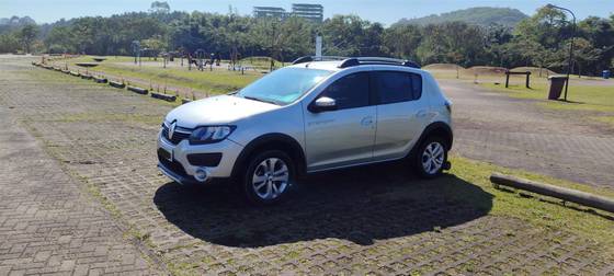 RENAULT SANDERO 1.6 STEPWAY 8V FLEX 4P MANUAL RENAULT SANDERO 1.6 STEPWAY 8V FLEX 4P MANUAL